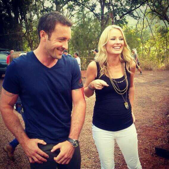 McPervWorld's tweet image. "Hard at work.Swear.#SetFun #AlexOloughlin @HawaiiFive0CBS #h50"
Credit:@BrookeAnderson (Shes a correspondent for ET)