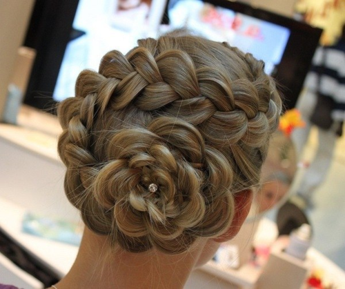 iBuenosPeinados's tweet photo. Trenza flor. http://t.co/Dw5M6IINfH