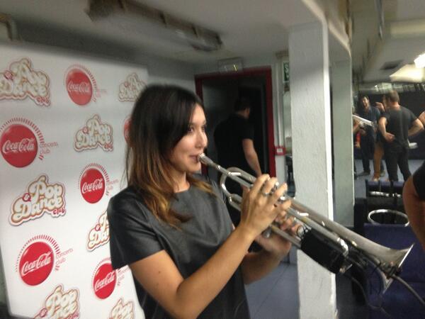 MaximoLario's tweet photo. Desde el camerino d @Annibsweet ya suena la música http://t.co/YjqeUMK7OX