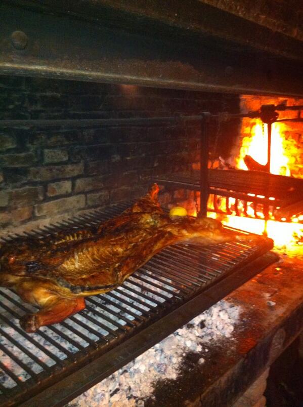 smcasares's tweet photo. @martinroneto Cuando hacemos asado?? Estrenaste la parrilla justo cuando me fui! Igual mal no la estaba pasando... http://t.co/DSiz0e9X5E