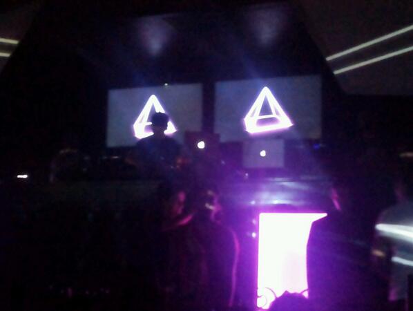Sherpa_Land's tweet photo. And @Mat_Zo_Official closes an absolutely monster set with his amazing track The Sky . #ItsMatness
@Submergemusic http://t.co/R0AI0EL8SJ