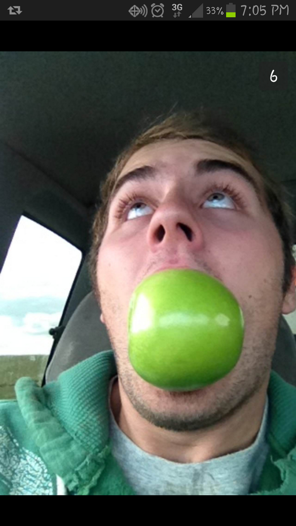 JordanMoncks's tweet photo. @Crazy_Legs69 always new he was gay putting large objects in his mouth http://t.co/ypdKoZIby0