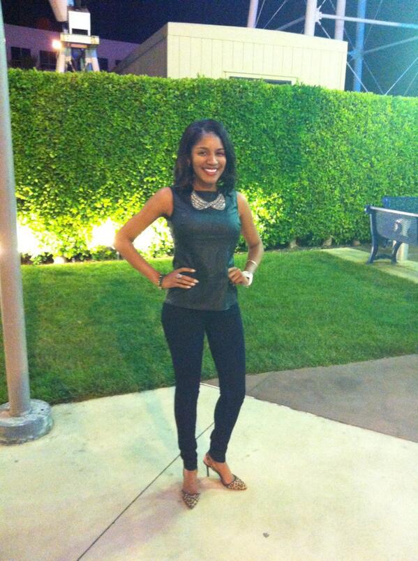 tglover4ever's tweet photo. At the Grove w/ @indiaarie and her opening act is a Gospel artist. #inspire#motive#joy#love#christ http://t.co/p304onJbws