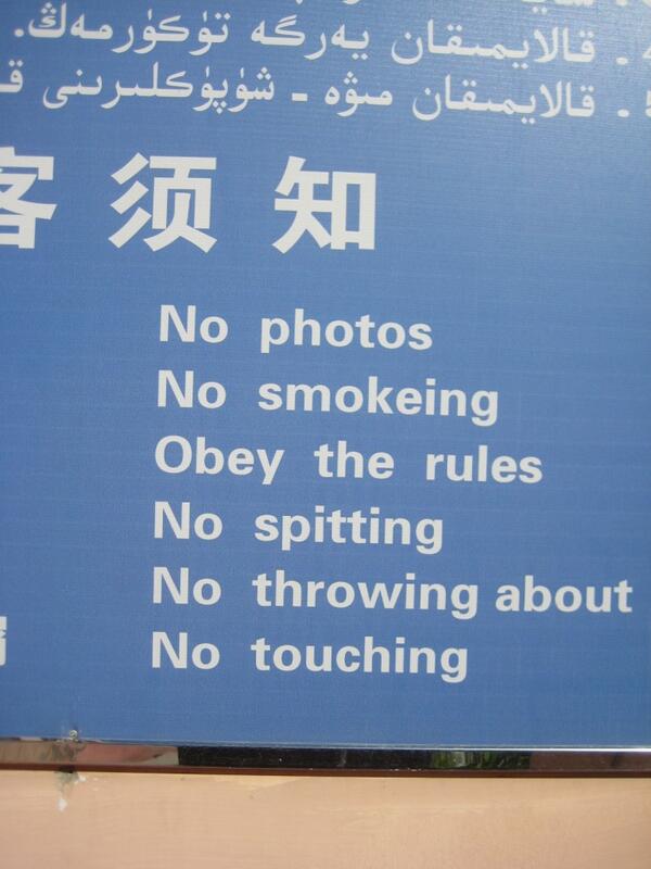 Vlasroute's tweet photo. No Photos, No Smokeing OBEY the Rules! and no throwing about please #vlasroute  #chenglish http://t.co/mSLMY9XGRN http://t.co/Pjj0kLejzQ