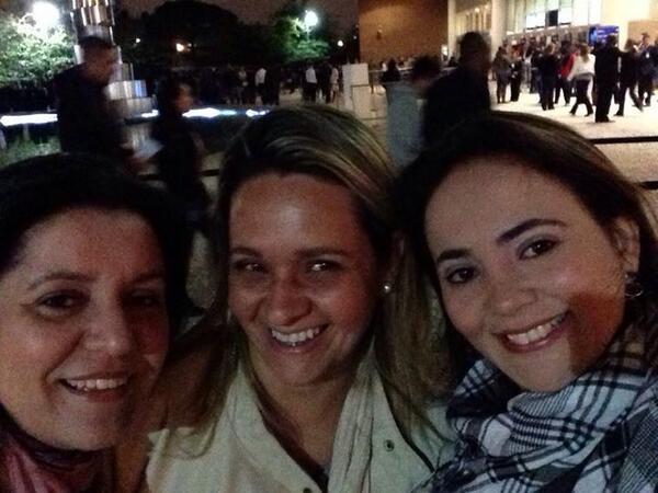 SorayaMoraes's tweet photo. N pude ir + Minha irmã Simone c amigas hj #credcardhall c @fernandinho_br ela tem um lindo testemunho c o novo cd http://t.co/DBdctLignu