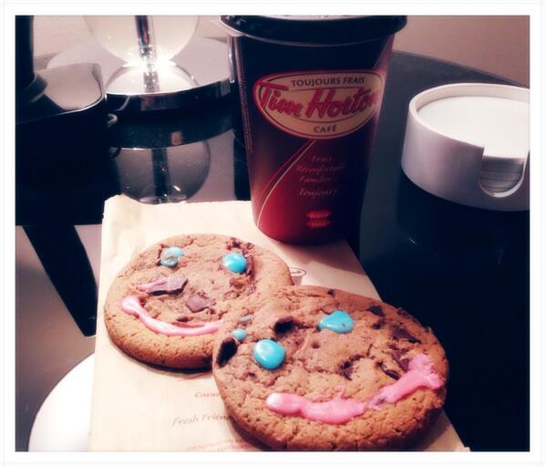 luckysmudge's tweet photo. Two smiles are better than one. #smilecookies #timhortons http://t.co/jD7ykwq95I