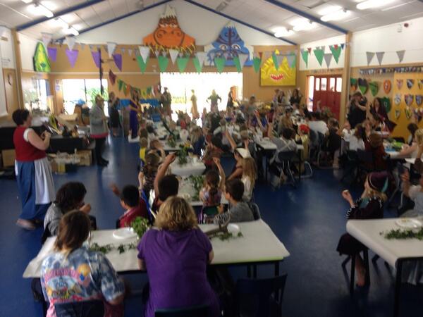 MissEales's tweet photo. Medieval Banquet..a feast fit for all :) http://t.co/wC48EAZbTo