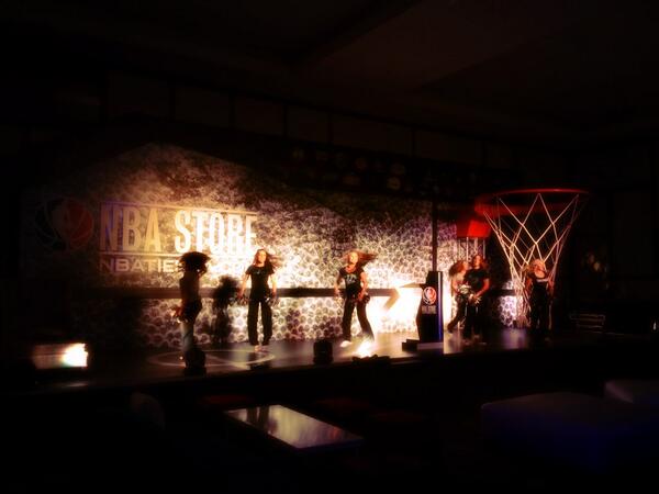War_Comm's tweet photo. ARE YOU READY FOR THIS ?
NBA Store México 🏀 by WAR Communication http://t.co/VKApEiRCrf