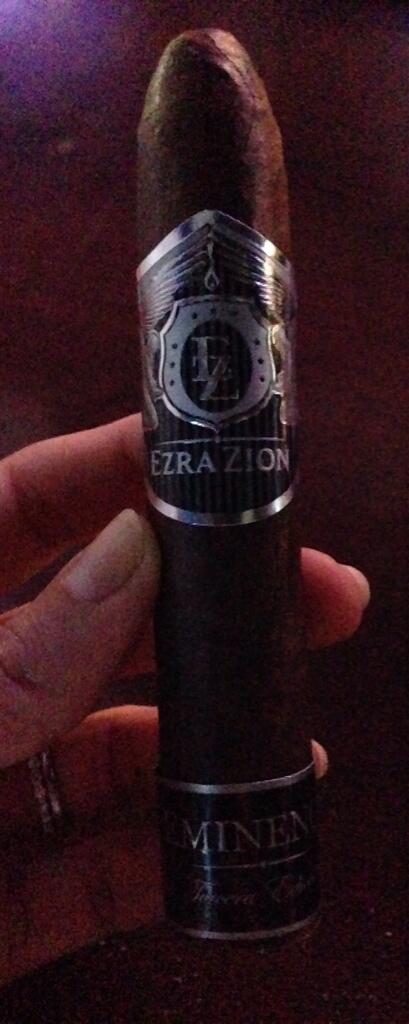 EchoSixKilo's tweet photo. “@CigarGirlFL: Lighting up my first @EzraZionCigars Eminence @EchoSixKilo @TheDonFonseca http://t.co/jtoWPl81qX”<~Enjoy tha Ride!!!