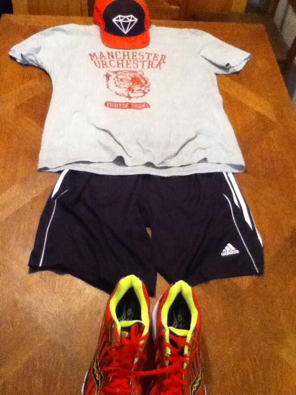 ep_logue's tweet image. Tomorrows outfit lol #gonedie #PhysEdProbs #GrouseGrindProbs #needanewsnapback