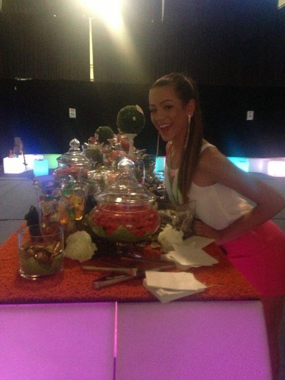 TeenagerAus's tweet photo. Lolly heaven in the VIP room at the nickelodeon slimefest #SLIMEFEST Xxx Jasmine http://t.co/2yQ3lcbf67