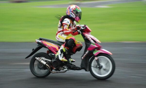 BobbySeptiannur's tweet photo. Indri barbie at sentul (The master of matic seri 1) #FCIB25 http://t.co/wpuuW5diLE
