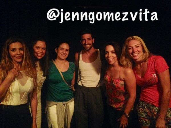 DavidChocarro's tweet photo. 😘RT @Jenngomezvita: Con @DavidChocarro @AyosMonica  @carolaursen en #microteatro no dejen de ir! #Espectacular !  http://t.co/5wrgDwqg9T