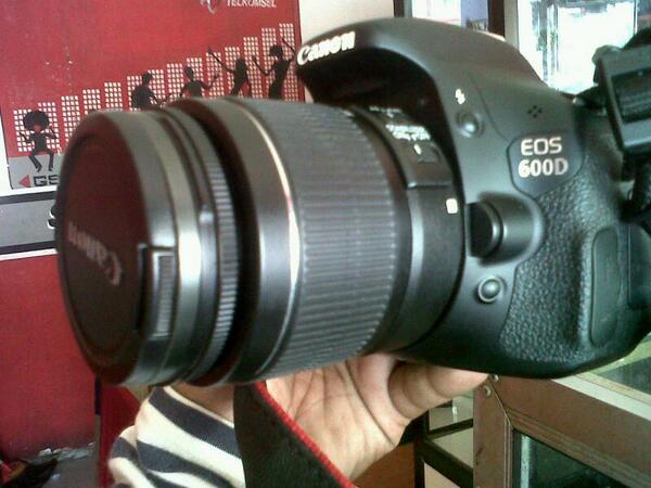 IklanBalikpapan's tweet photo. #wtsbpp | @ayi_blake: kamera 600d+lens 18-55m.garansi msh 1 taon,,6,8 jt,bisa nego tp jgn sadis dpt tas jg, http://t.co/rjNX1pJyZf