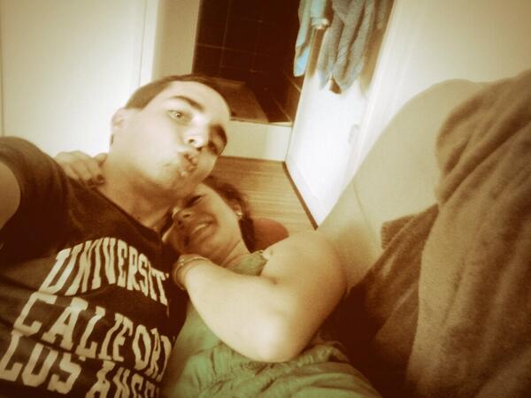 tibraploz's tweet image. @MaireAlexis @evanjelabd @CPetitimbert @SLinant #lllo #chill on the couch !