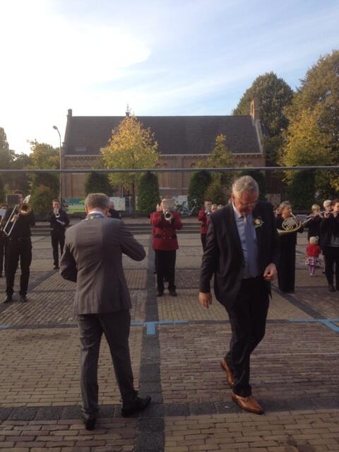 PenningsVught's tweet photo. Frans Ronnes neemt muzikaal uitgeleid, afscheid als burgemeester van Haaren, http://t.co/IUruDvpSL5