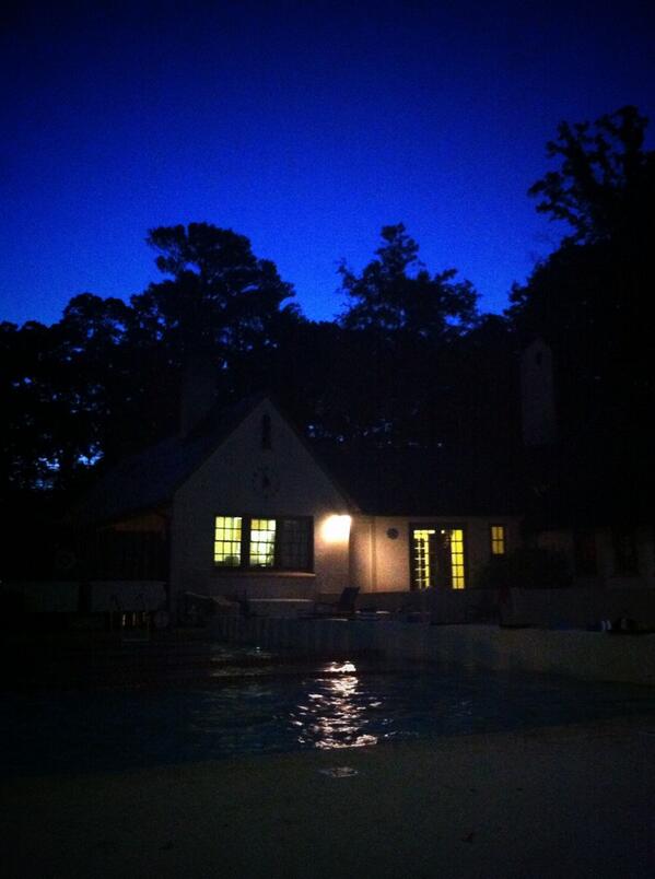 MeganMelgaard's tweet photo. Love the early morning swims before the sun comes up @MastersSwimming http://t.co/Hu2HLjHXM0