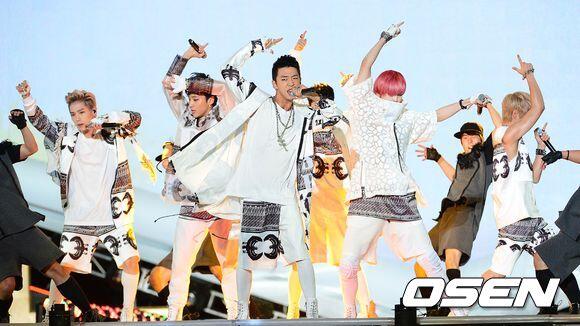 PIC| صور B.A.P في SBS Super Model Contest بتاريخ 130927 ..!! BVLF-eECcAAX82r