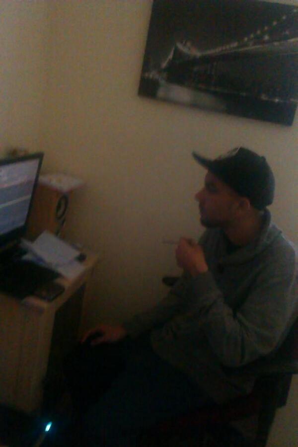 hollowvisions's tweet photo. B Genius hard at work http://t.co/7xl19TbVHJ
