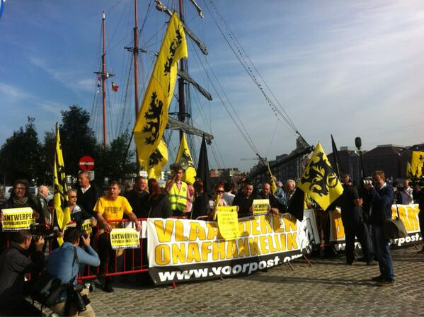 Vincent_Rocher's tweet photo. Ambiance, ambiance à Anvers. http://t.co/HDwUvFwWOn