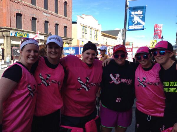 SGabes1's tweet photo. Getting ready for Game 5 @TheRedwoodCup with @EdmXtremeLadies http://t.co/S0LdAIceub