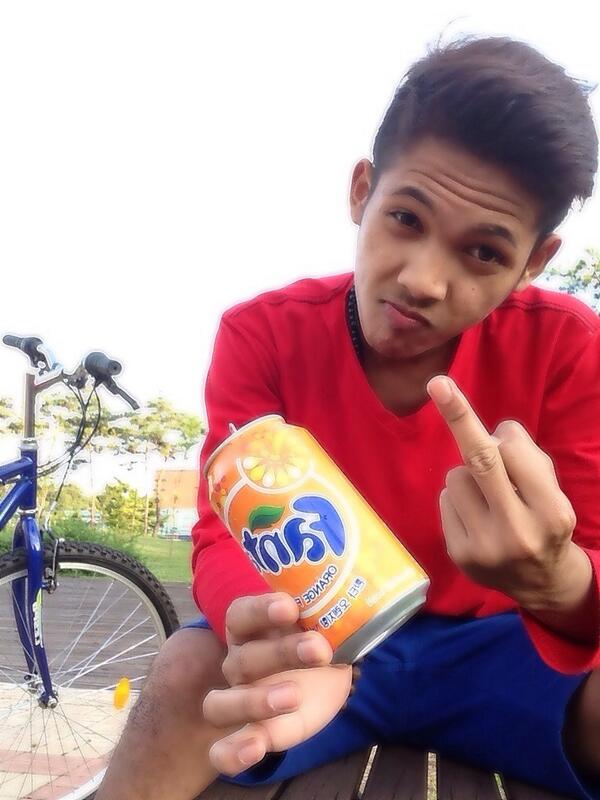 Andrey_Jrocks's tweet photo. Selalu ada orang ke tiga, atau saia sendiri orang ke Tiga itu. http://t.co/S4Y4Y6H4Kw