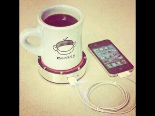 aisha9228's tweet photo. @art_rreemm44 تفضلي قهوتك.تبيها مع الشاحن ولا بدون ههههههههههه http://t.co/6wwUXTKp3q