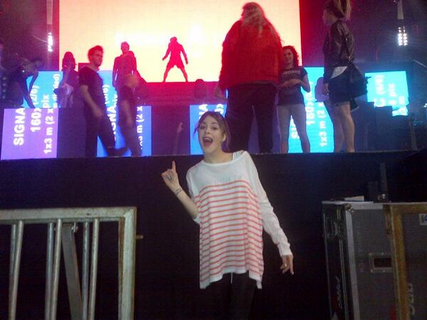 alestoeessel's tweet image. @TiniStoessel lista para el primer ensayo!!! Vamos flaca!!!!