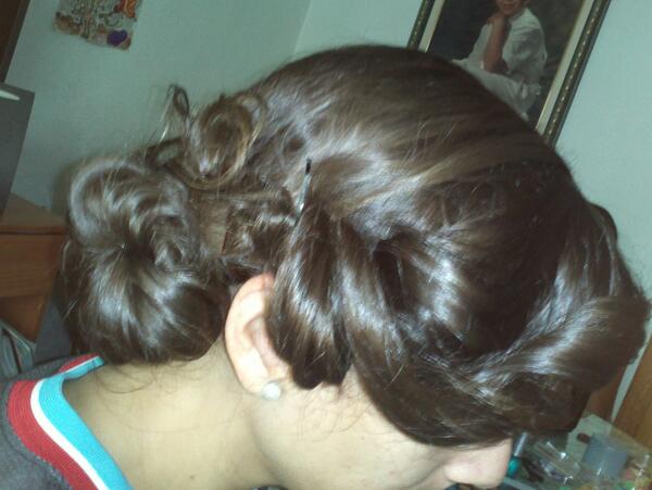 jbermejos's tweet photo. Y que decir de ese moño jaja pasable tambien ¿no?  @sario__17 http://t.co/QVE983R93n