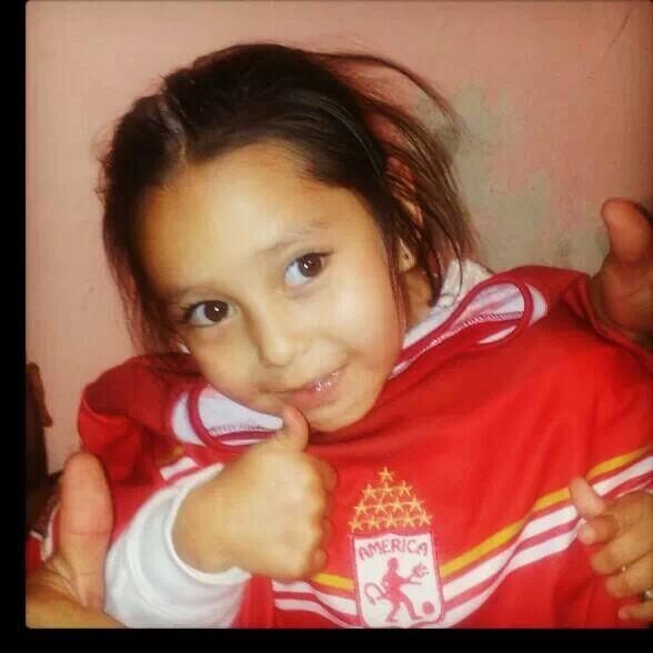 El fútbol se debe vivir en paz, no podemos ir lastimando personas por una camiseta o serían capaces de lastimarla?