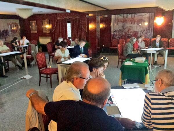 emoing85's tweet photo. Doctors working hard on their #ClinicalCases. @EnnioMa @HSintech @chiaravenerelli @pakapeca @vally1180 #SUR40 http://t.co/5Uvf1f2UPk