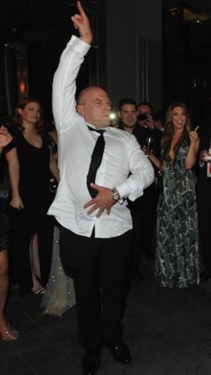 BreakingBad's tweet photo. #BreakdancingBad. @DeanJNorris http://t.co/KO5lhSjXVA