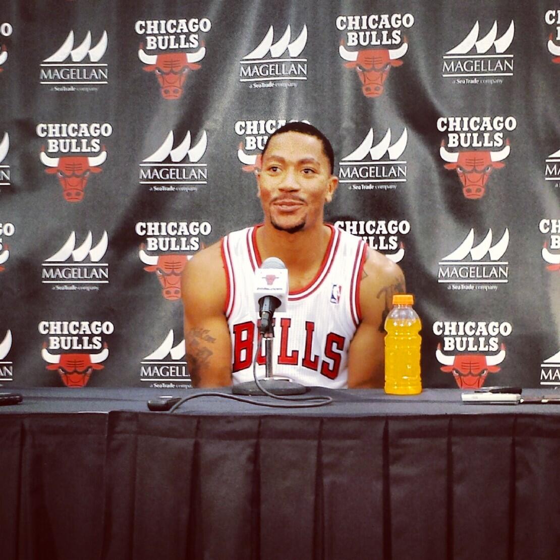 Derrick Rose is back in a Bulls uniform, finally. (@chicagobulls)