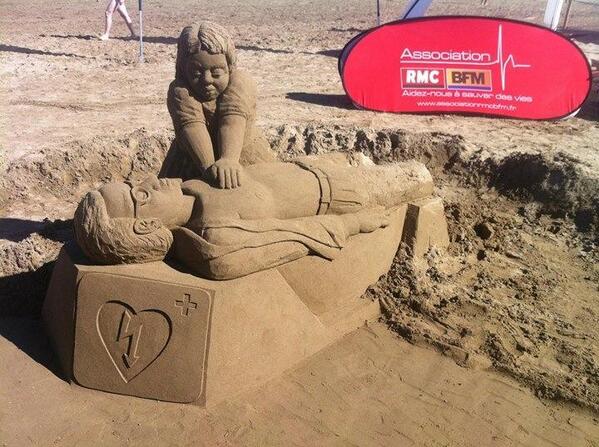 AlbertoBGomez's tweet photo. Escultura de arena RCP @jesterhanny @LuisSerranoR @EdCivEmerg @marcoseguillor @jceladas @EnfrmraSaturada http://t.co/ZxPQNl4pXr