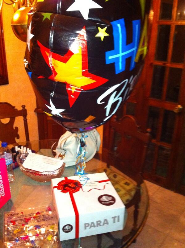 Lantoniotostado's tweet photo. #regalo#cumple#pastel#globo#wereja#laquiero http://t.co/ySwy0SeJsu