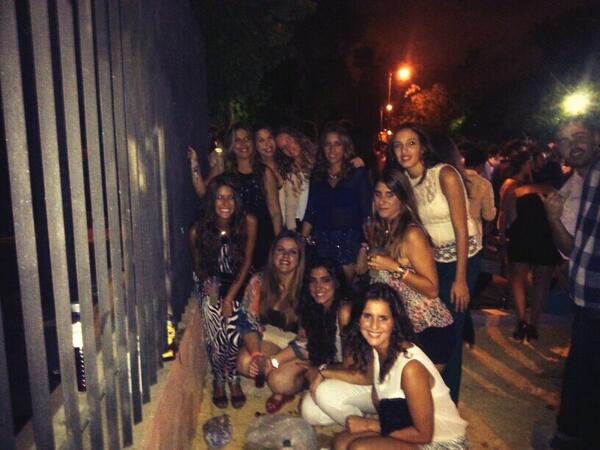 sonia23RM's tweet photo. Dsp de la noche de ayer reventada todo el dia durmiendo he de decir que quiero volverlas a repetir ,q de risas! Osq! http://t.co/LftlDj3v04