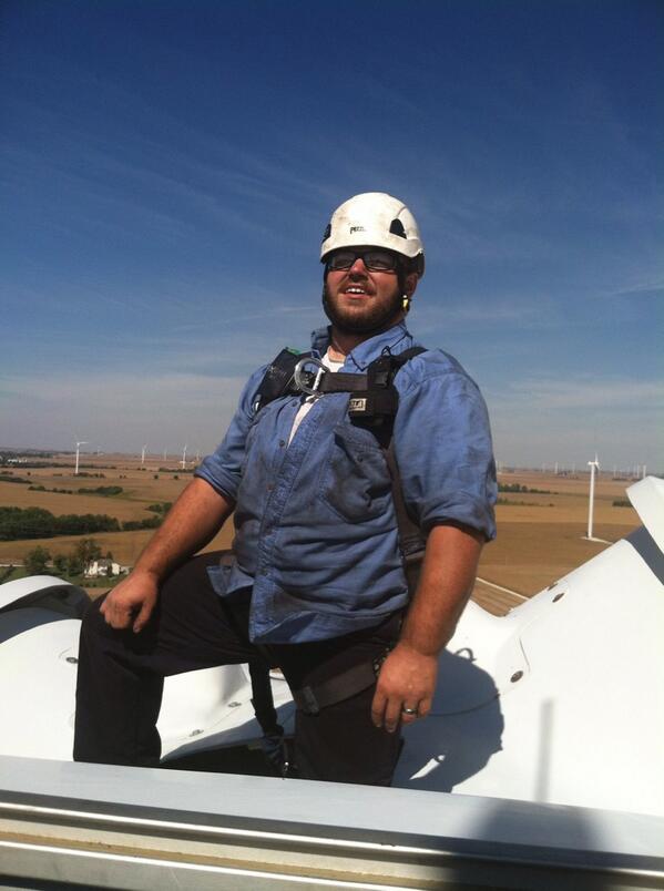 Shaffer626's tweet photo. Blue collar 40 
#wind #power #energy #greasemonkey #clipperturbine http://t.co/P2RoU7w74r