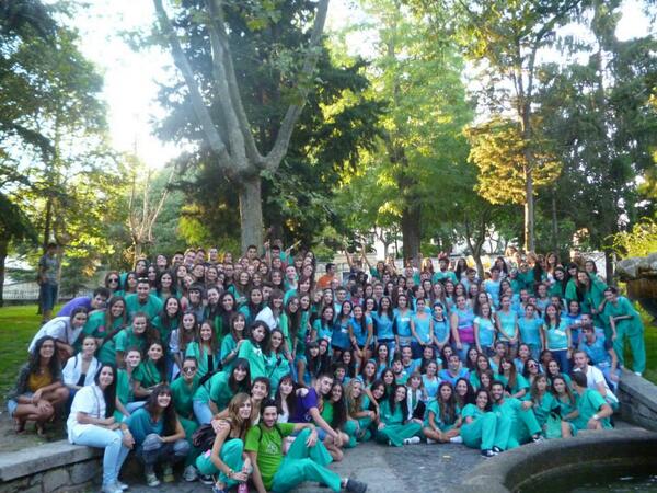 EnfermeriaUsal's tweet photo. FOTAZA TODOS #novatadasEnfermeriaUsal http://t.co/Pai2Tz4NMo