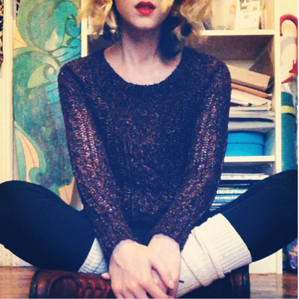 thecoolghoul_'s tweet image. We run things, things don't run we. #rubyredlips #curls #sweaterweather
