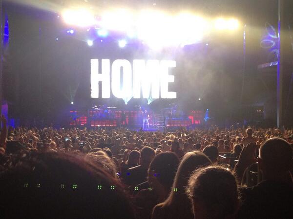 1013Johnson's tweet photo. .@DierksBentley bringin it home http://t.co/ejeEKZO6OV