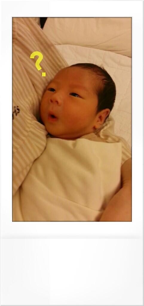 JongaeJessica's tweet photo. 사진보다 수혁이 태어난지 일주일도 안됐을때 보니 이때가 더 이쁜것같엉:)언넝 걸어다녀서 살에 파묻힌 눈,코,턱선이 들어나야할텐데~ㅋ http://t.co/8ZYt5V09rl