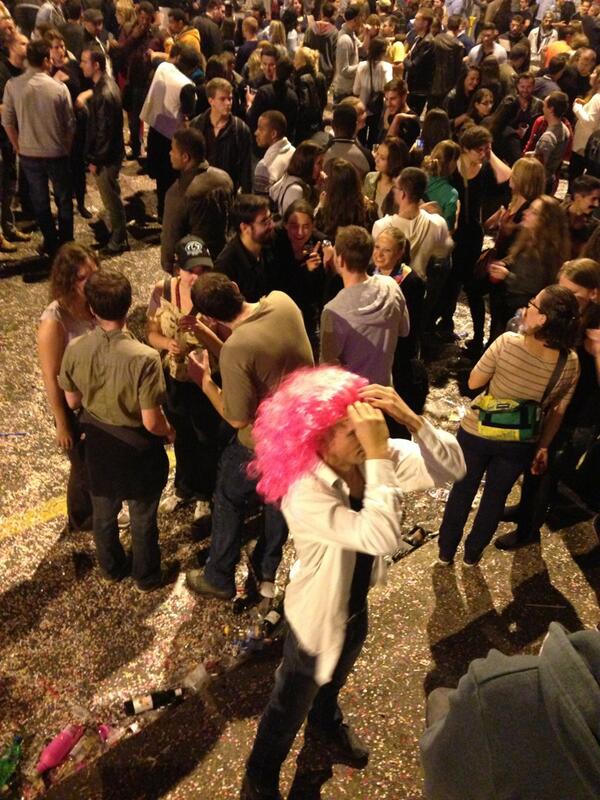 LBolomey's tweet photo. #NuitBlanche C est vite dit. Fête des vendanges,  nuit colorée, stands multiculturels, musiques bariolees http://t.co/FdDRoo3lnp