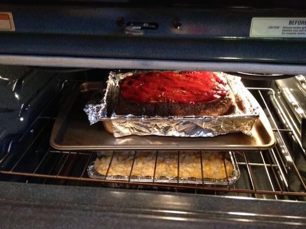 TiJessB's tweet image. This is why America is awesome. Mom's meatloaf and hashbrown casserole is almost ready!