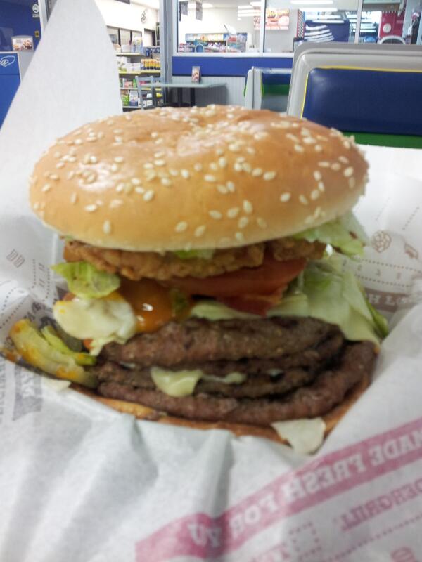 GoodAssNight's tweet photo. Ladies and Gentlemen, #QuadWhopper +bacon+chicken strips.. To a good base eh @BuckCommander69? how about desert?!? http://t.co/Y5gjF5R2CA