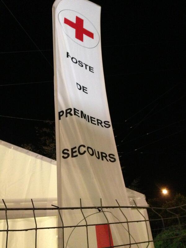 LBolomey's tweet photo. Y a les fêtards et les travailleurs de #nuit blanche Pas de temps mort pour les secours http://t.co/oVDaVmQR18