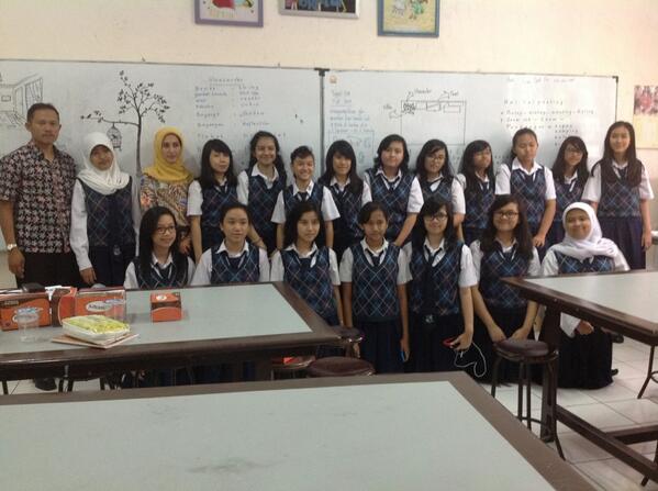 8BetterBrave's tweet photo. Sesi berfoto (cewe) http://t.co/cTUQct0sSK
