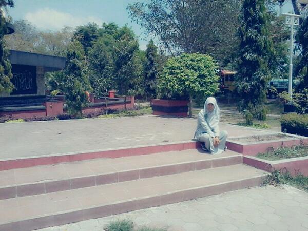 salmaa_09's tweet photo. Kepanasan -..- http://t.co/cg1UDEWX8m