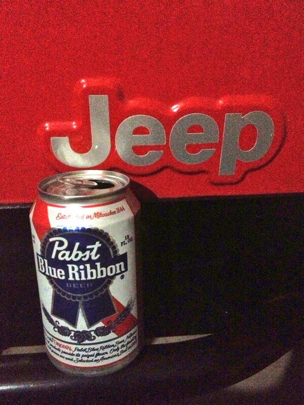 BryanC2Z's tweet photo. Nothing more American @PabstBlueRibbon @Jeep #usa #americanmade http://t.co/Y227dqJldw