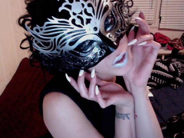 Going out to hollywood! my mask is dope right? Thank you @IamNoahHathaway I love you <3 http://t.co/<a href="/tag/lungproblems"class="tags"><span>#lungproblems</span></a>