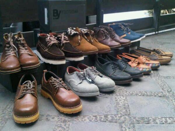 Hot sale!! beli 1 pasang 300rb ,beli 2 pasang 500rb cuma buat yg ready stock :) grab fasttttttttt!!!!